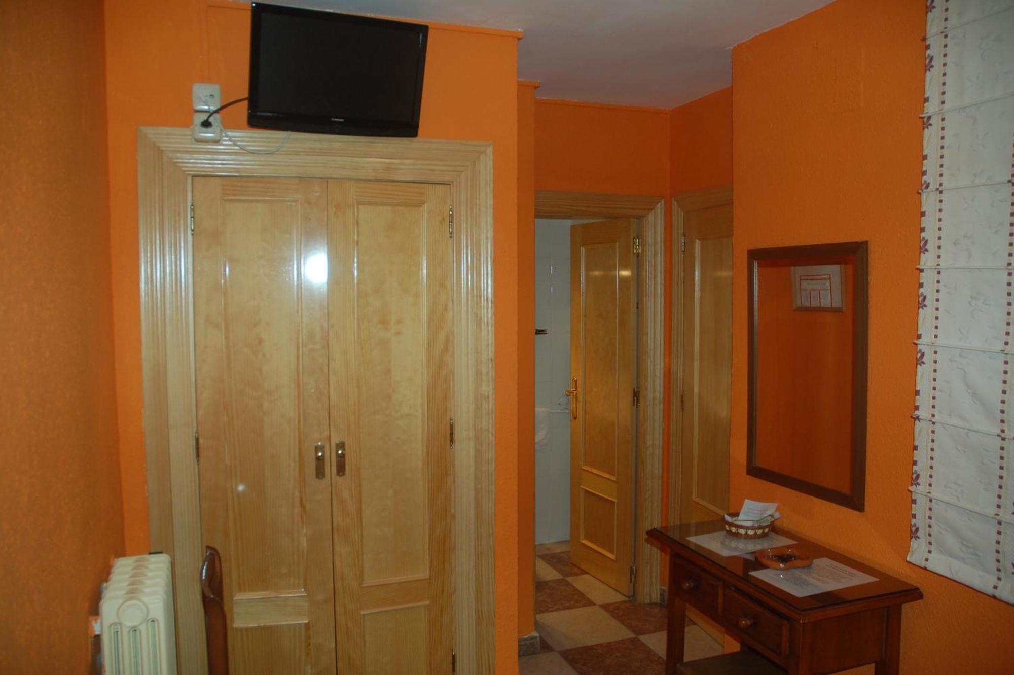Hostal Residencia Castilla クエンカ エクステリア 写真