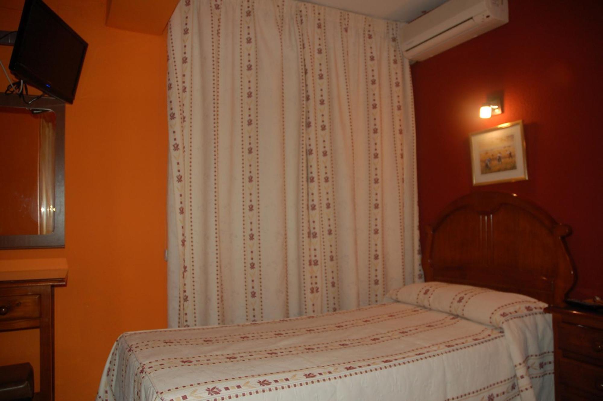 Hostal Residencia Castilla クエンカ エクステリア 写真